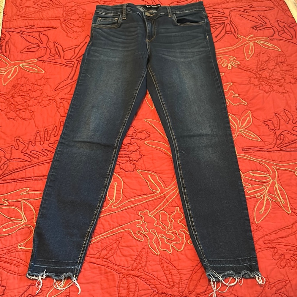 Blue Skinny Jeans with Distressed Hem and Tapered Leg